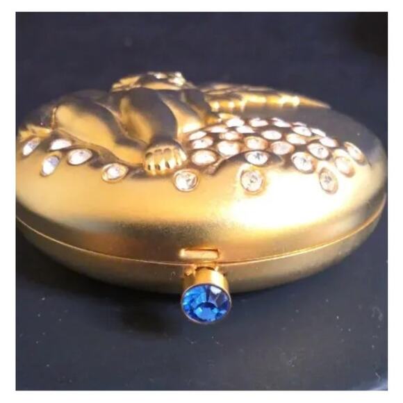 Estee Lauder: September Angel Compact Lucidity - Picture 3 of 9